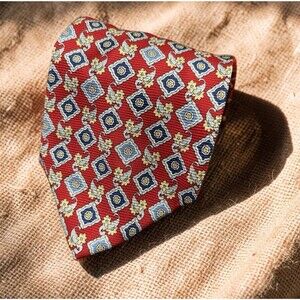 DERBY 100% SILK MEDALLION TIE RED BLUE GOLD SCOTCHGARD EUC